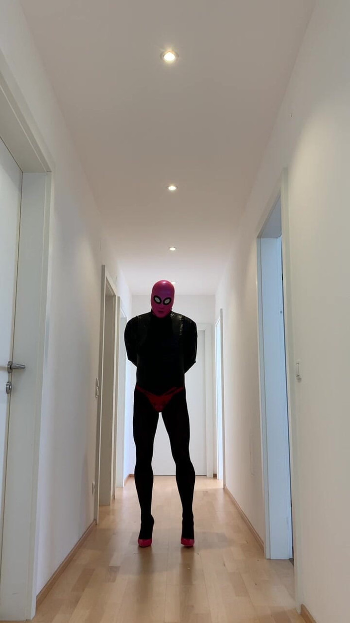 PervyLara: Masked Latexdoll