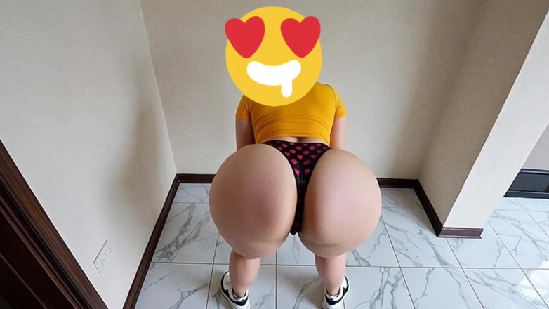 Xprohibidox1: Büyük götlü kadın seksi bir şekilde sallıyor