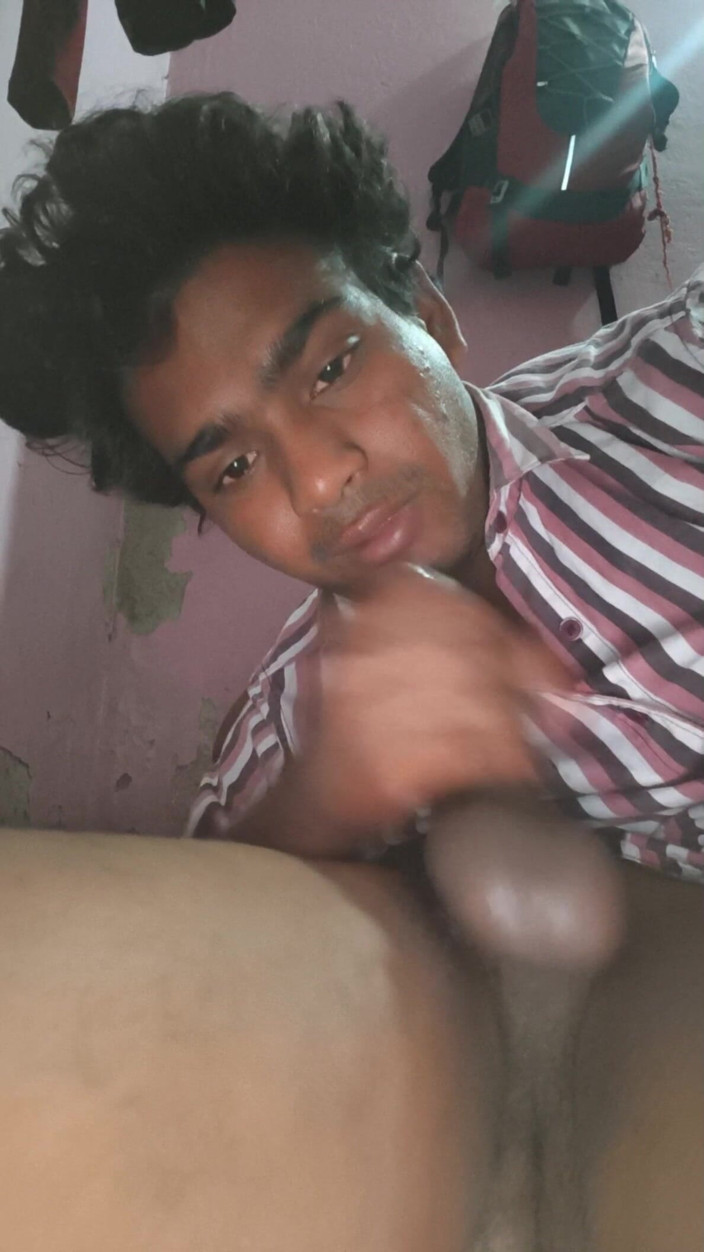 Sa123bh: देसी हॉट भारतीय लड़का रात को लंड चूस रहा है