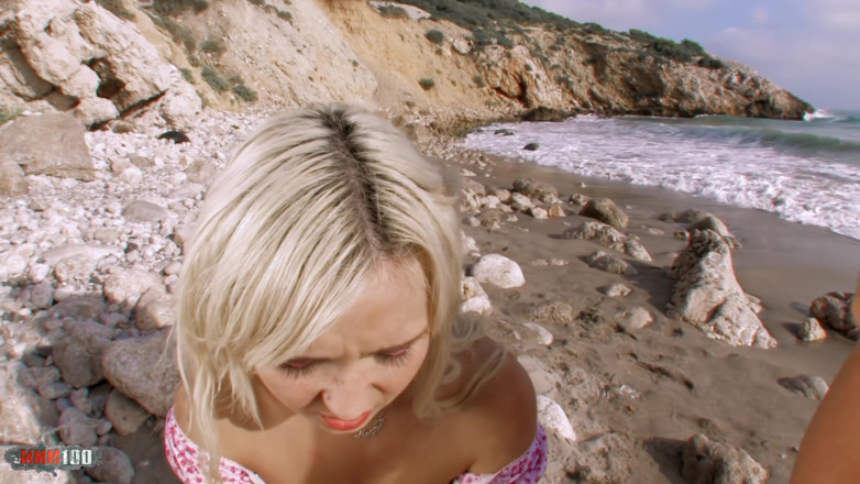MMM100: Blonde muda Angell Summers dikongkek pantat