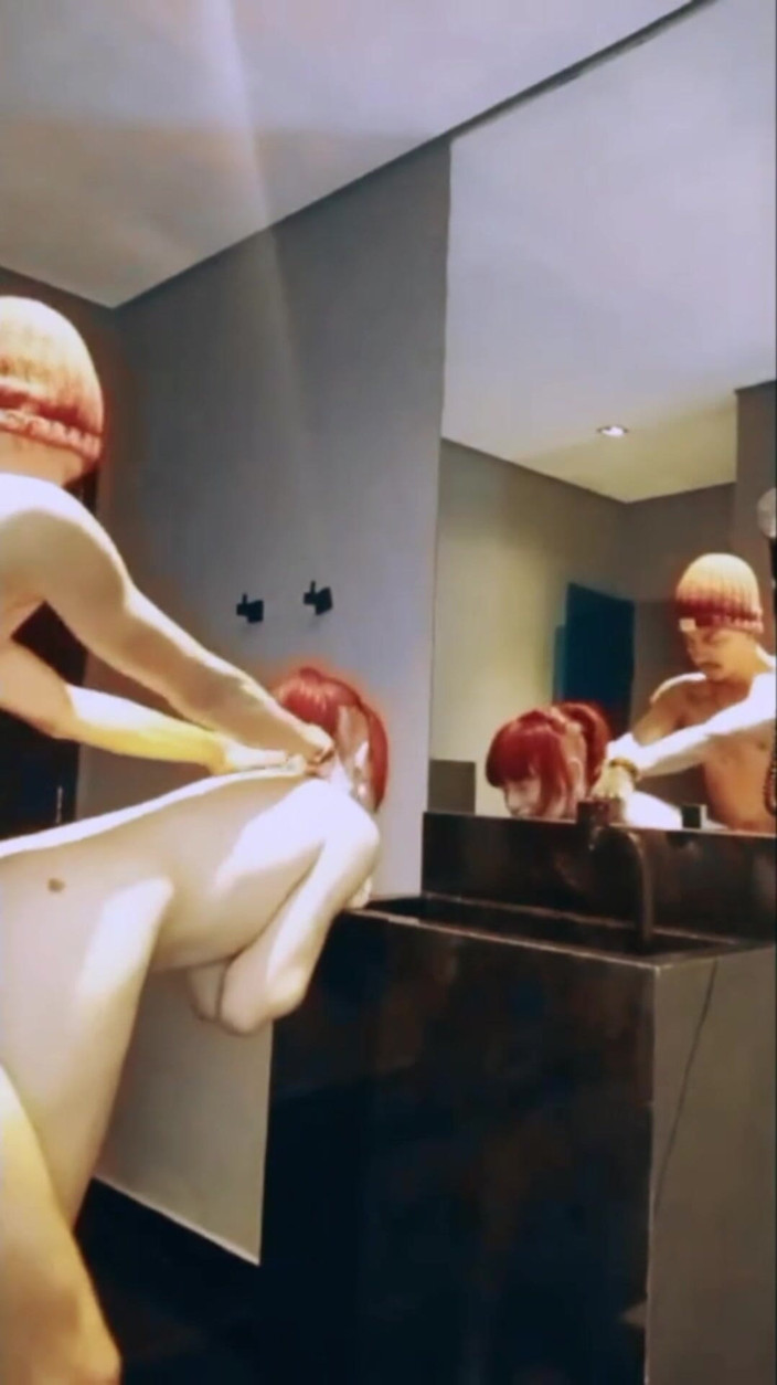 QroZne Studios: Rote haare PAWg beim anal schüttelnden orgasmus