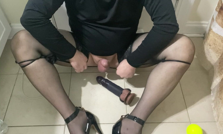 MadisonCD2025: Amatorskie Sissy Femboy Crossdresser wiązania piłki i kutas z pończochami