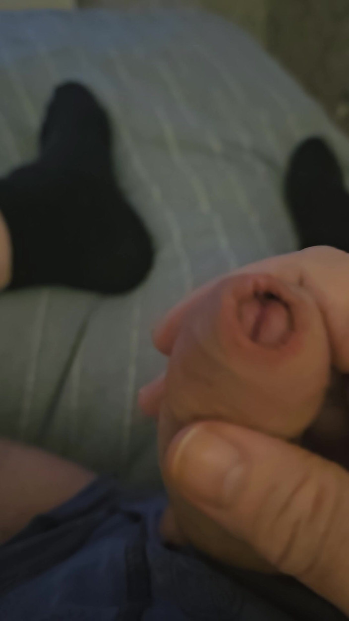 Pellefnatt: Meu amigo gosta de deitar na cama e brincar com...