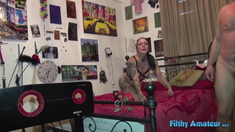 Filthy Amateur: Baise hardcore avec une machine à baiser, une pute noire et...