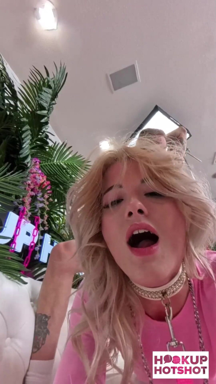 Hook Up Hotshot POV: Nicole Nichols跪下舔布赖恩的菊花！