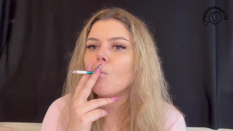 Your fantasy studio: Séductrice qui fume