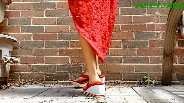 JasmineJade: Kaki Asia kecil dalam flop bertumit merah