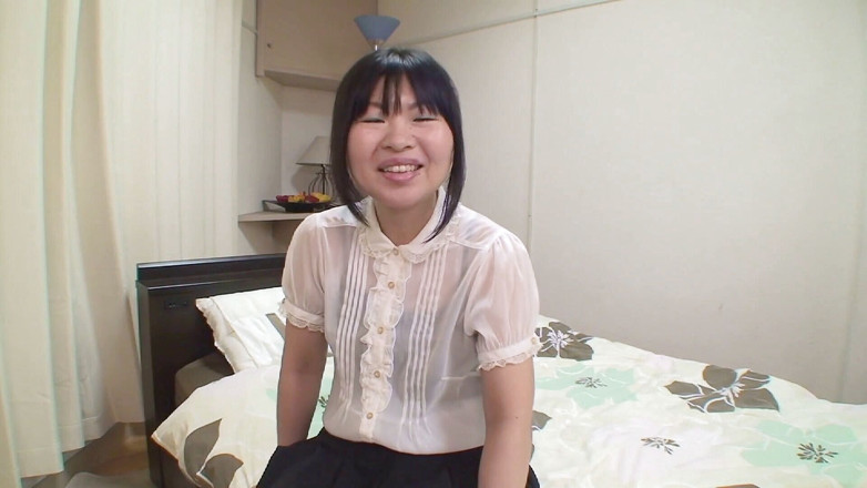 Asiatiques: Gata sexy chupa pau e é dedada no casting