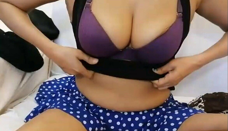 Miya White: Une actrice indienne gros plan sur mes pieds cochons mon...