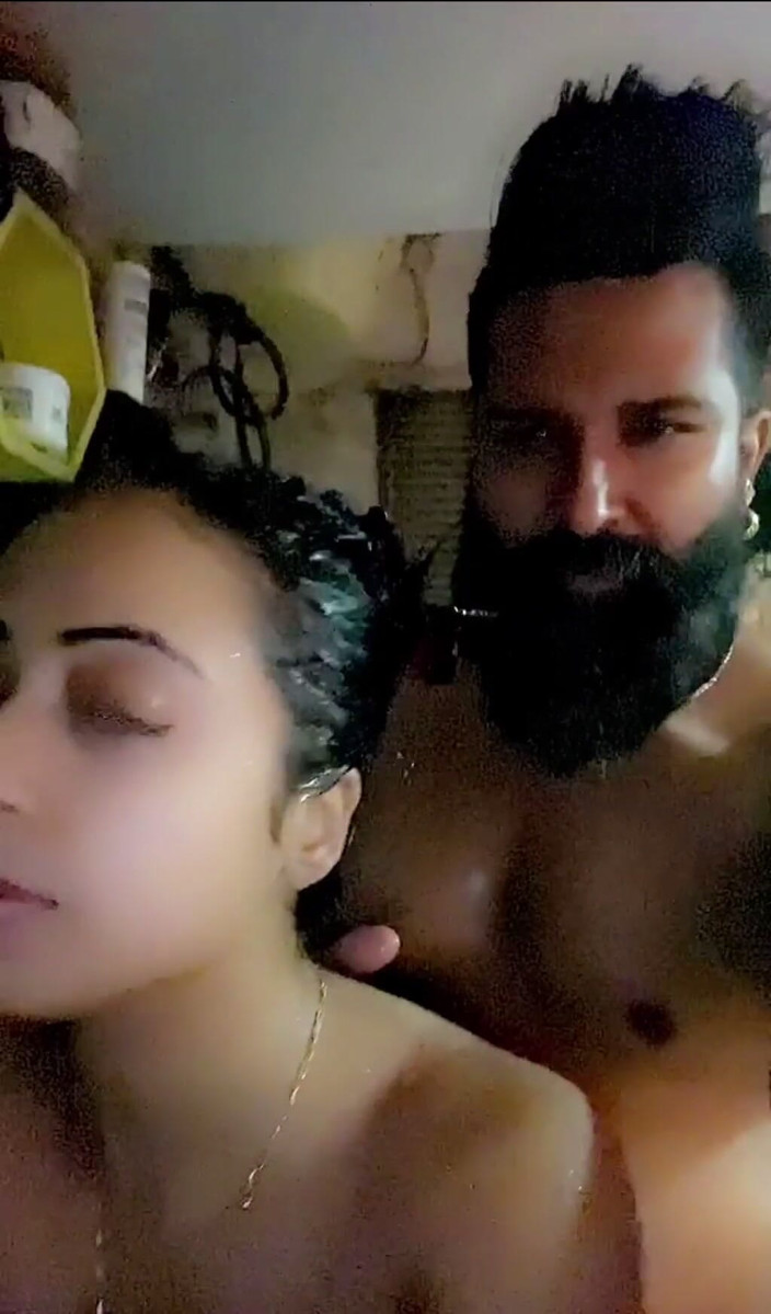 raunchy_couple: Użyj soku D. Po długim męczącym dniu Gran D boobies...