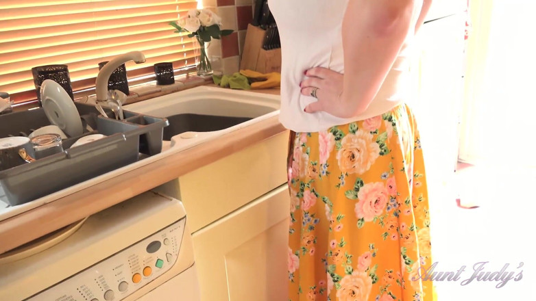 Aunt Judy's: AuntJudys - Eva Jayne, MILF mature à forte poitrine, vous fait un...