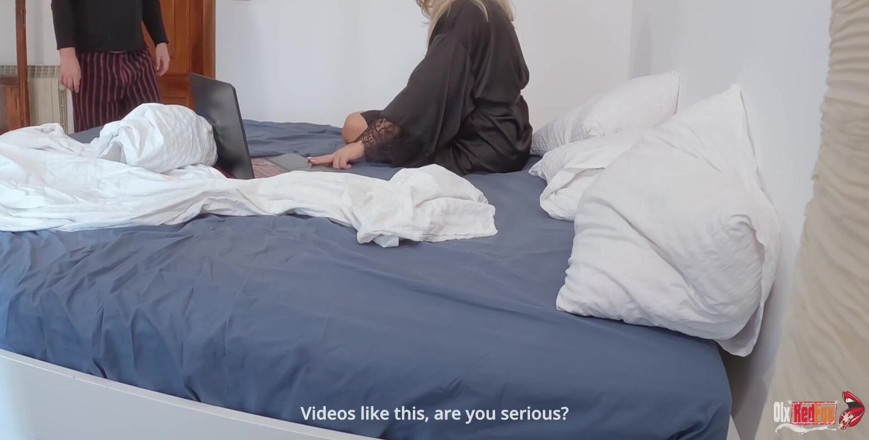 OlxRedFox: La belle-mère a vu que son beau-fils regardait du porno...