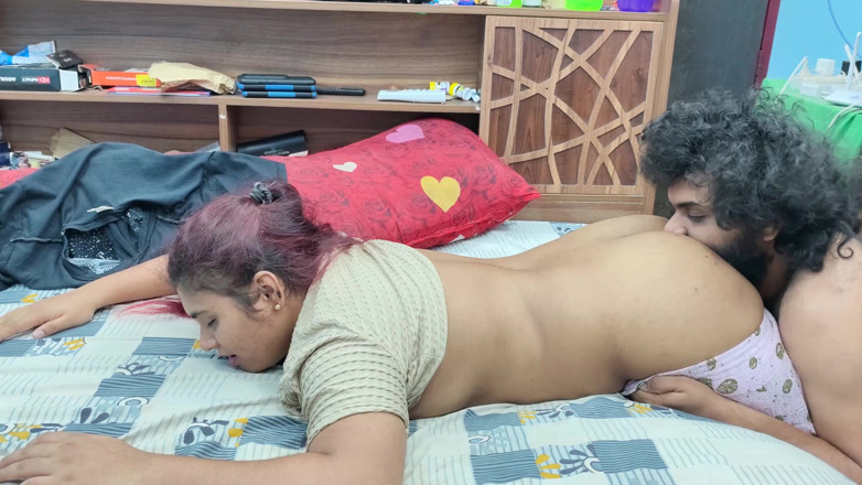 Vaishnavysharunraj: ペニスが女の子の尻をアスロマンスで擦る