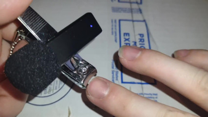 Au79: Je me branle les ongles en essayant d'obtenir ces bruits