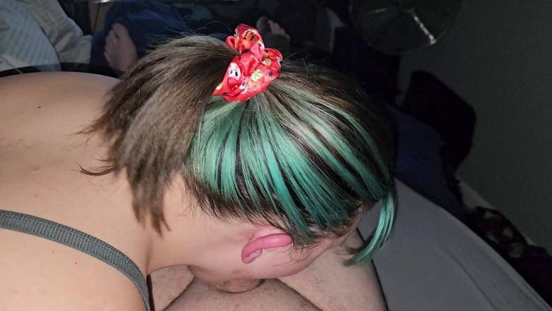 Funhousewife69: Смокче його, поки він повністю не витече і не готовий до сну