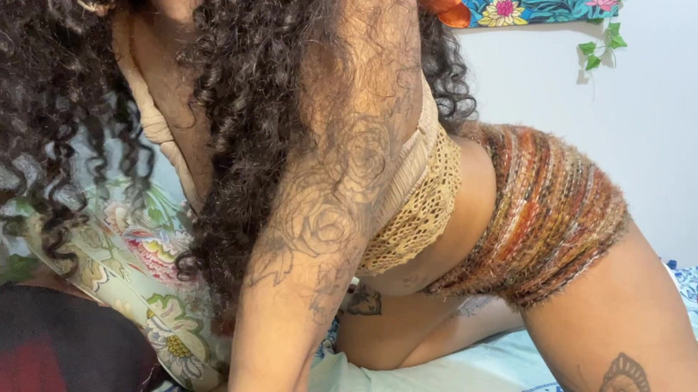 Bibi Hourani: Diosa Disfrutando De Un Plug En Su Culo Peludo