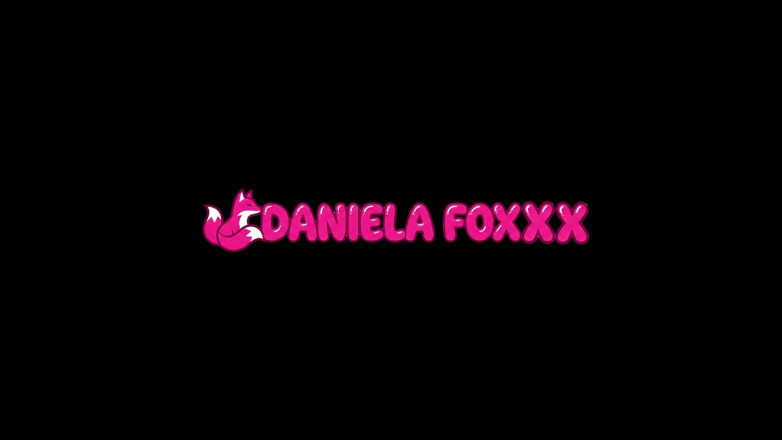 danielafoxxx: Ich streichelt die muschi meiner stiefschwester und sie lÃ¤sst mich...