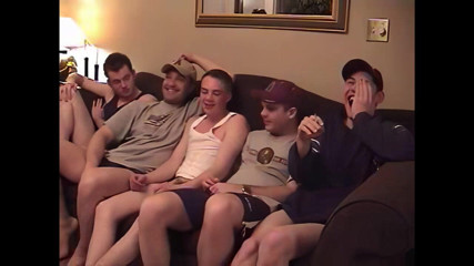 Watch him fuck: Коли гетеросексуальні хлопці залишаються на ніч