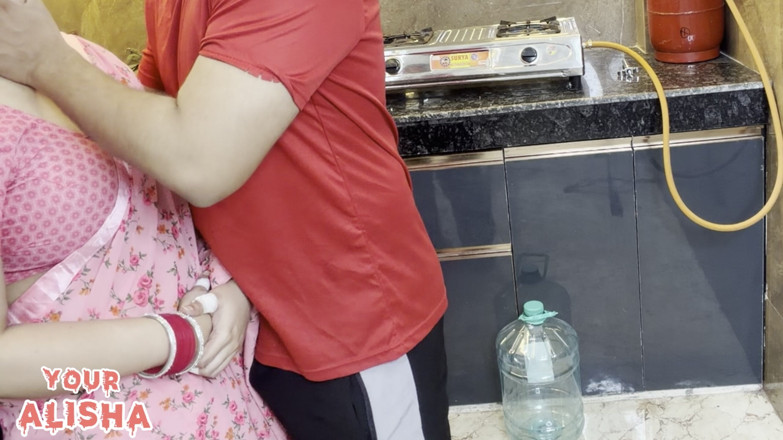 Your Alisha: Jija mengongkek saali panasnya di dapur