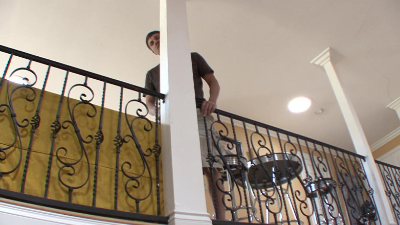 Cock Starving Teens: Bionda davvero carina si sta facendo riempire la figa rasata...
