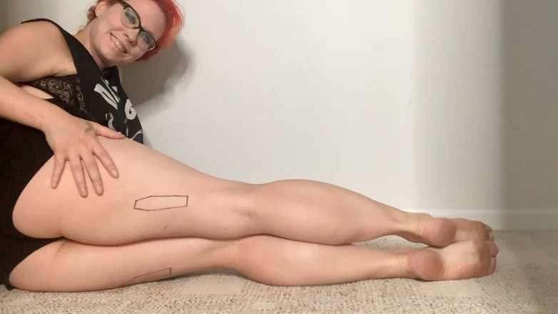 Deanna deadly: Worship my calves hourly