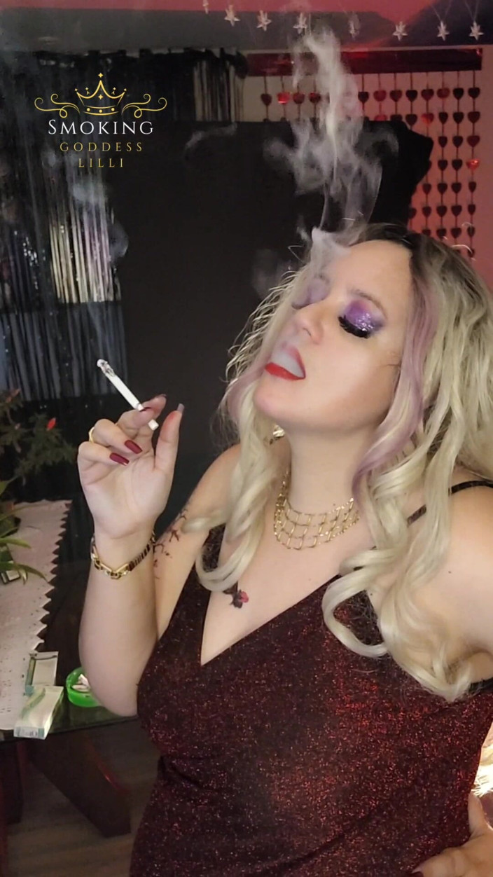 Lilli Cukierek Cox: Smoking Marlboro