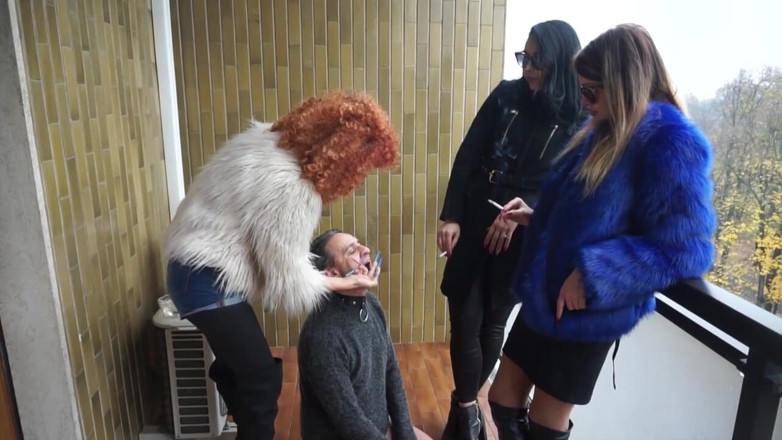 Lady Mesmeratrix Official: Trois nanas femdom fument et l'utilisent comme ashtrey