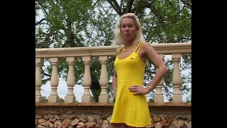 MMV films - The Original: Une blonde canon et sexy se fait baiser par une...
