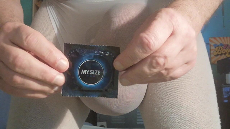 Monster_Meat_: Wie man XXXLarge kondome auf meinem monsterfleisch anziehe