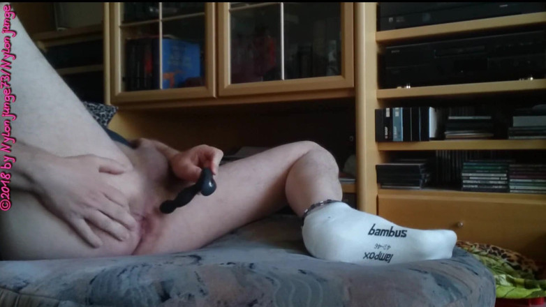 Carmen_Nylonjunge: Vibromasseur dans le trou du cul pour la prostate
