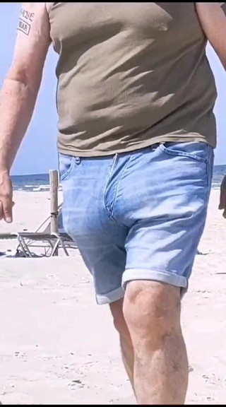 Monster_Meat_: Ayah membonjol di pantai
