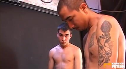 Gay Diaries: Ragazzo mangia il carico dei suoi amici dopo essersi masturbato...
