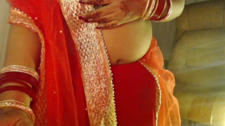 HotGirl21: Desi indiana molto calda grandi tette sexy spettacolo.