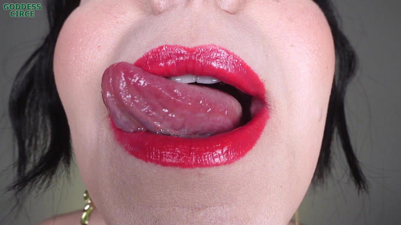 Goddess Circe: Bella ragazza fuma un sigaro - rossetto brutto ma caldo