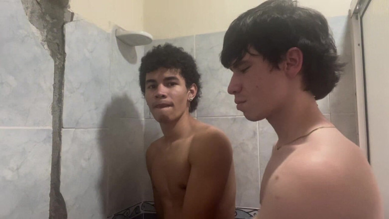 Icyhot707: Nós comemos cu e fodemos duro no chuveiro