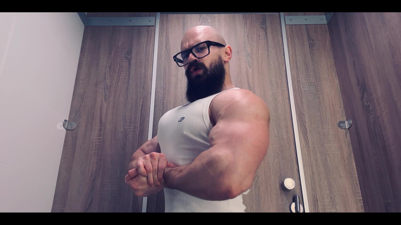 Mister Stone: Pec Dio. Ascolta il mio respiro duro e guarda i...