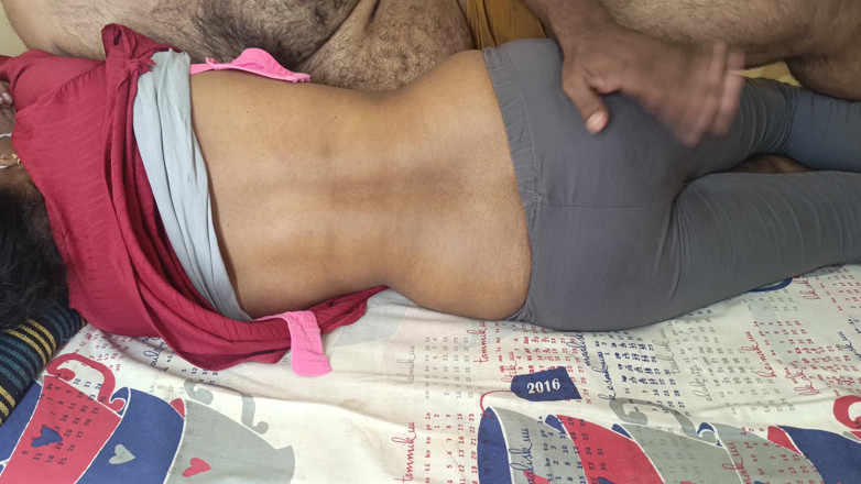 Magilmathi: Fratellastro che si gode il letto con la moglie casalinga