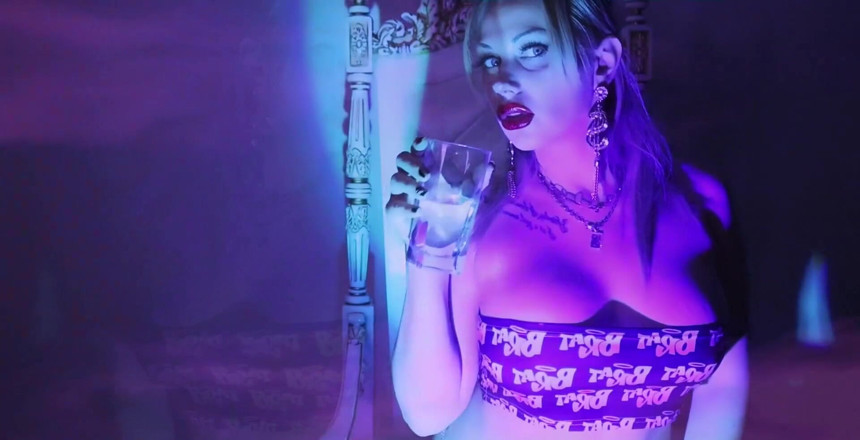 Goddess Misha Goldy: Oddávejte se své posedlosti kouřením a buď moje! 2