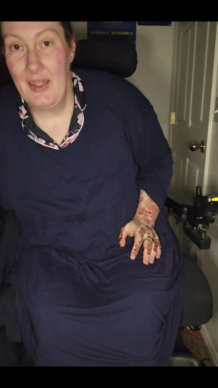 CrippleFreak4U: Нічого схожого на розкручування мого хіджабу на ніч і вихід з моїх Абаїв і поверх суконь на мої підкладки