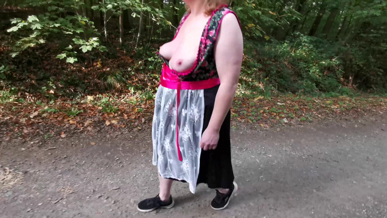 Bouncy Tits Action: Шльопання її піхви зі зв'язаними цицьками