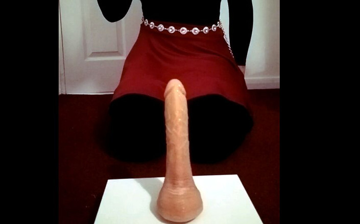 AshleyJayTS: Ashley Jay TS dildo gırtlağına kadar alıyor