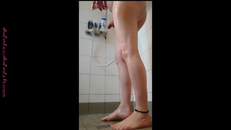Carmen_Nylonjunge: Sexy sous la douche