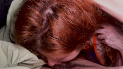 linamigurt: Hermanastra me despierta con una mamada y me ruega que...