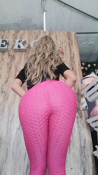 Barbietransxxxx: Travesti em uma estética na barbearia anal