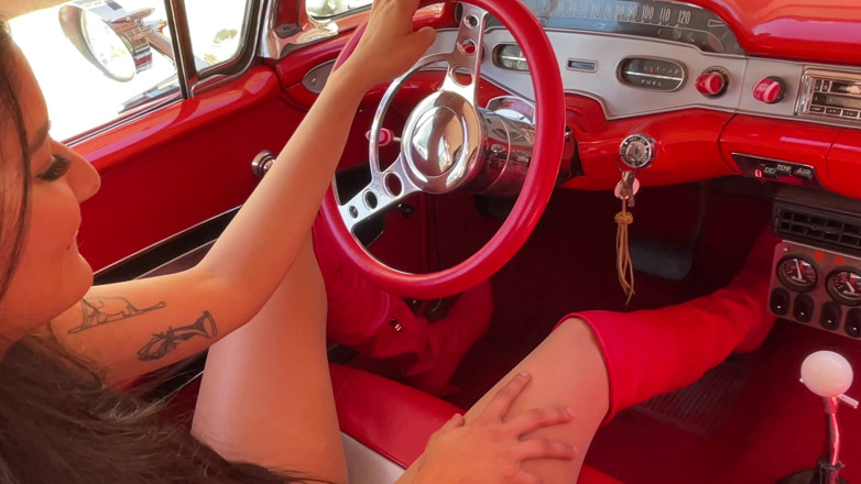Viva Athena: Pedálová pumpa 1958 Chevy Impala