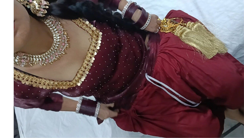 Vamika: Indianca punjabi Bhabhi Vamika proaspăt căsătorită a fost futută de...