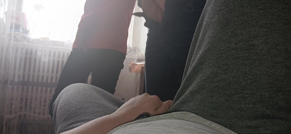 Lesbian-candys: On se masturbe dans un trio et on éjacule dans nos...