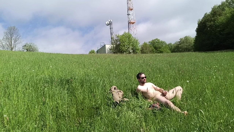 kickerscooter: Steel Tower - Nuditate riscantă