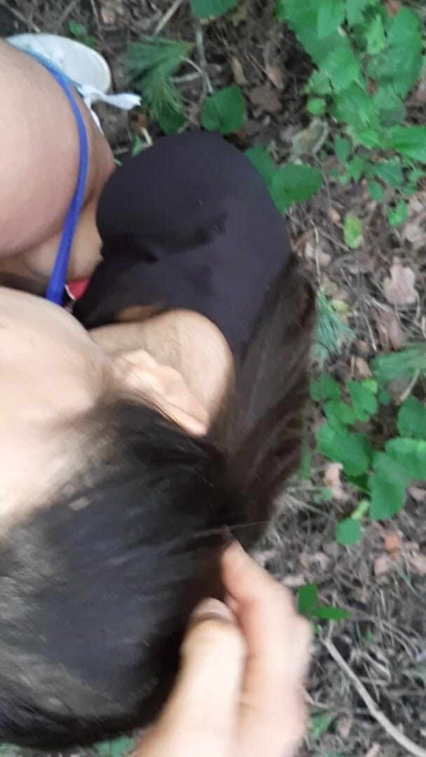 Lesbian-illusion: Lingându-mi pizda în pădure până când ejaculez - iluzie lesbiană