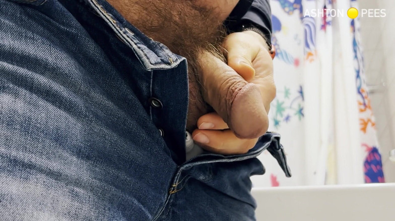 Beardedcummer: Piss 004 - L'uomo peloso piscia